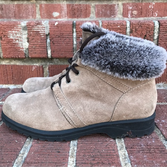 Cobbie Cuddler Suede Boots - Picture 4 of 9